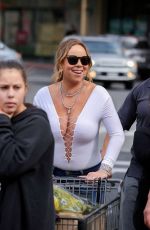 MARIAH CAREY Shopping at Whole Foods in Hawaii 11/24/2016