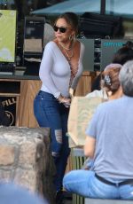 MARIAH CAREY Shopping at Whole Foods in Hawaii 11/24/2016