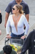 MARIAH CAREY Shopping at Whole Foods in Hawaii 11/24/2016