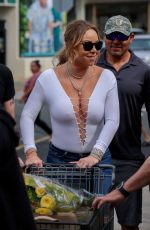 MARIAH CAREY Shopping at Whole Foods in Hawaii 11/24/2016