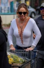 MARIAH CAREY Shopping at Whole Foods in Hawaii 11/24/2016