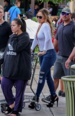 MARIAH CAREY Shopping at Whole Foods in Hawaii 11/24/2016
