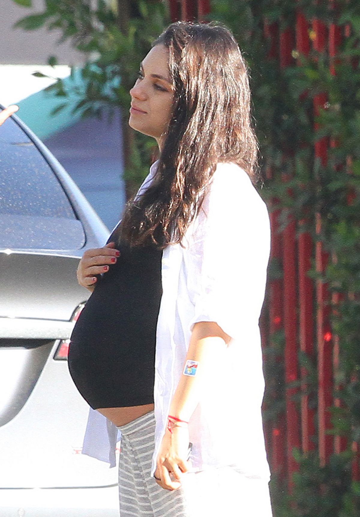 MILA KUNIS Out in Beverly Hills 11/07/2016 MILA KUNIS Out in Beverly Hills 11/07/2016