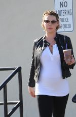 Pregnant KATHERINE HEIGL Out and About in Calabasas 11/05/2016