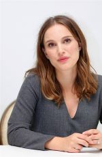 Pregnant NATALIE PORTMAN at 