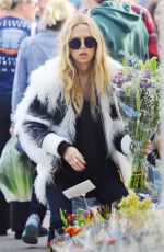 RACHEL ZOE Shopping at a Farmer