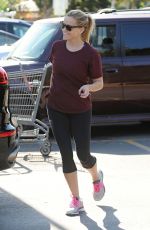 REESE WITHERSPOON Shopping at Bristol Farms in Santa Monica 11/24/2016