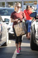 REESE WITHERSPOON Shopping at Bristol Farms in Santa Monica 11/24/2016