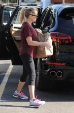 REESE WITHERSPOON Shopping at Bristol Farms in Santa Monica 11/24/2016