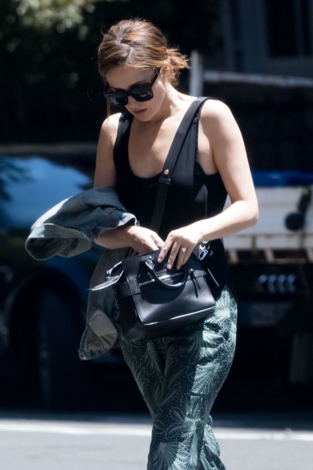 ROSE BYRNE Out and About in Sydney 11/17/2016 ROSE BYRNE Out and About in Sydney 11/17/2016