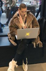 ROSE MCGOWAN Does Work at Apple Store in Manhattan 11/22/2016