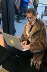 ROSE MCGOWAN Does Work at Apple Store in Manhattan 11/22/2016