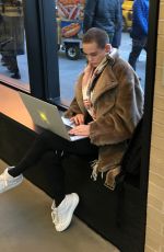 ROSE MCGOWAN Does Work at Apple Store in Manhattan 11/22/2016