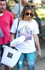 SARAH HYLAND on the Set of Modern Family in Brentwood 11/03/2016