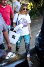 SARAH HYLAND on the Set of Modern Family in Brentwood 11/03/2016