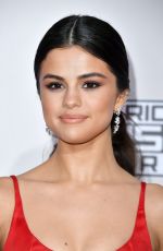 SELENA GOMEZ at 2016 American Music Awards at The Microsoft Theater in Los Angeles 11/20/2016