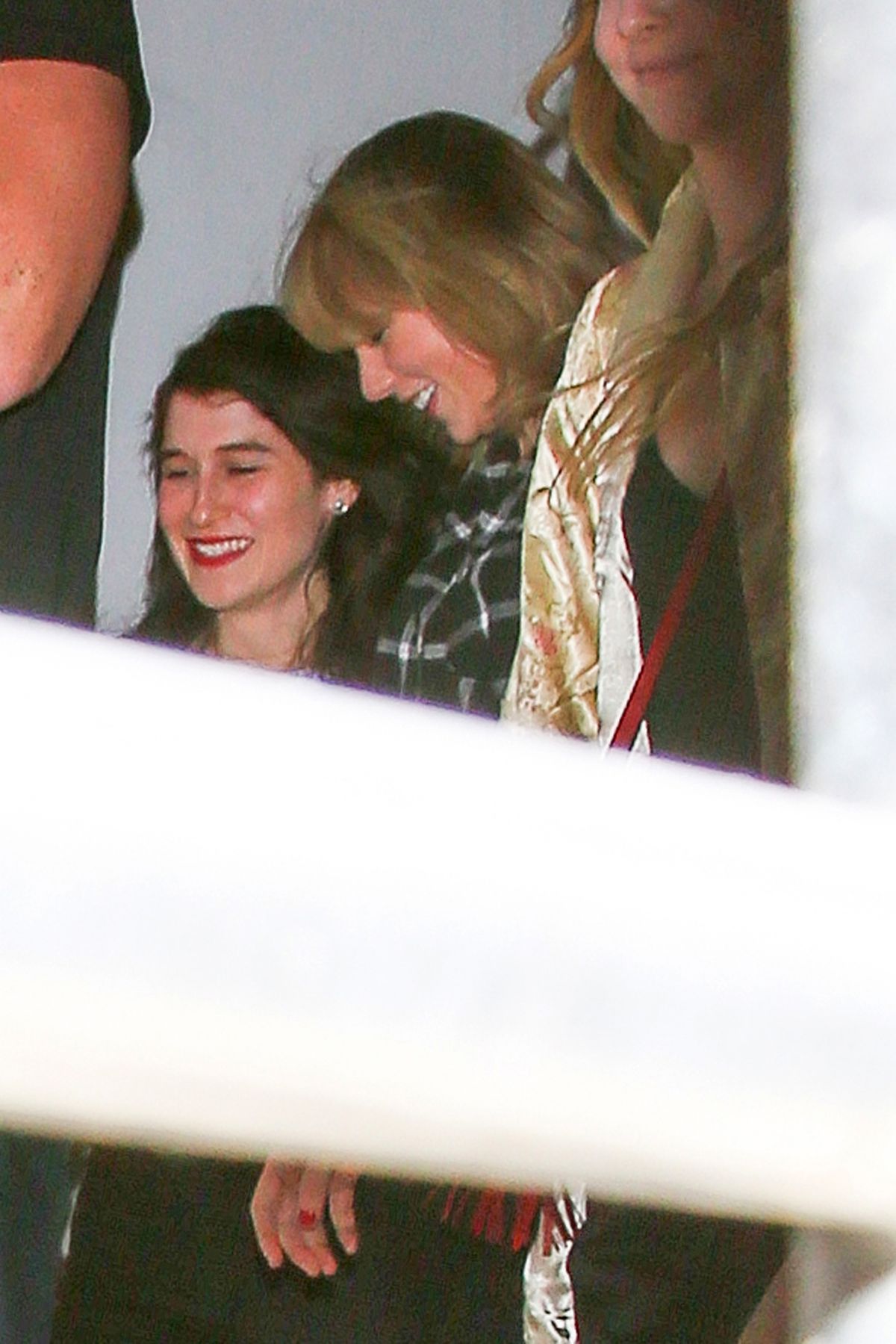 TAYLOR SWIFT Arrives at Arclight Movie Theater in Lso Angeles 11/11/2016 TAYLOR SWIFT Arrives at Arclight Movie Theater in Lso Angeles 11/11/2016