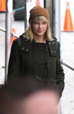 TAYLOR SWIFT Out and About in New York 11/23/2016