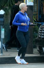 AMBER ROSE Out for Breakfast in Los Angeles 12/08/2016