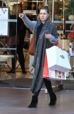 AMY ADAMS Shopping at The Grove in Los Angeles 12/19/2016