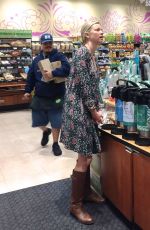 AMY SMART Shopping at Whole Foods in Beverly Hills 11/30/2016