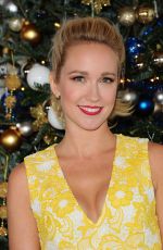ANNA CAMP Prepares for Christmas in Los Angeles 12/09/2016