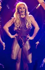 BRITNEY SPEARS Performs at B96 Pepsi Jingle Bash at Allstate Arena in Rosemont 12/10/2016