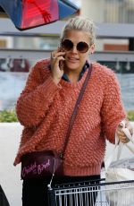 BUSY PHILIPPS Shopping for Grocery in West Hollywood 12/22/2016