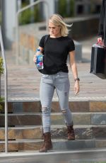 CARRIE UNDERWOOD Out and About in Adelaide 12/05/2016