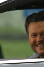 CHELSEA HANDLER and Blake Shelton on the Set of 