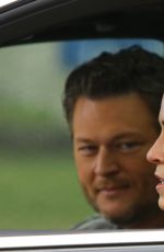 CHELSEA HANDLER and Blake Shelton on the Set of 