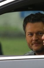 CHELSEA HANDLER and Blake Shelton on the Set of 