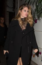 DOUTZEN KROES Arrives at Ferdi Restaurant in Paris 11/30/2016