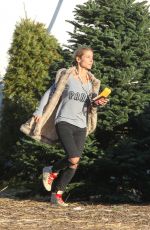 ELSA PATAKY Shopping Christmas Tree in Malibu 12/08/2016