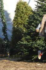 ELSA PATAKY Shopping Christmas Tree in Malibu 12/08/2016