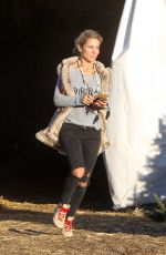 ELSA PATAKY Shopping Christmas Tree in Malibu 12/08/2016