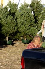 ELSA PATAKY Shopping Christmas Tree in Malibu 12/08/2016
