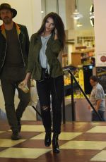 EMILY RATAJKOWSKI Shopping at Grand Central Market in Los Angeles 12/14/2016