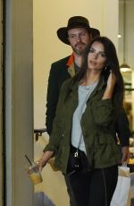EMILY RATAJKOWSKI Shopping at Grand Central Market in Los Angeles 12/14/2016