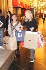 FAYE DUNAWAY Out for Shopping in Los Angeles 12/05/2016