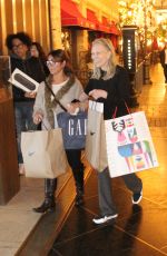 FAYE DUNAWAY Out for Shopping in Los Angeles 12/05/2016
