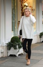 FRANKIE GAFF Out for Shoping in Chelsea 12/23/2016
