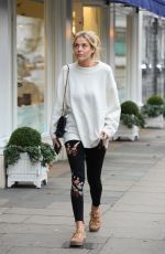 FRANKIE GAFF Out for Shoping in Chelsea 12/23/2016