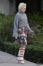 GWEN STEFANI Out on Christmas Eve in Los Angeles 12/24/2016