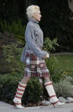 GWEN STEFANI Out on Christmas Eve in Los Angeles 12/24/2016