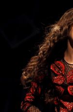 HAILEE STEINFELD Performs at 101.3 kdwb