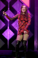 HAILEE STEINFELD Performs at 101.3 kdwb