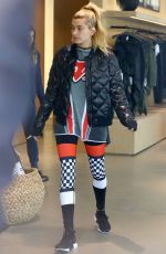 HAILEY BALDWIN Shopping in Beverly Hills 12/07/2016