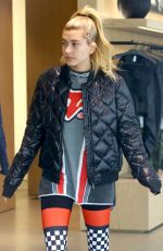 HAILEY BALDWIN Shopping in Beverly Hills 12/07/2016