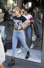 HAILEY BALDWIN Shopping in Paddington 12/04/2016